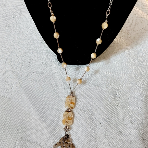 Long necklace Amber and white colors - Picture 9 of 10